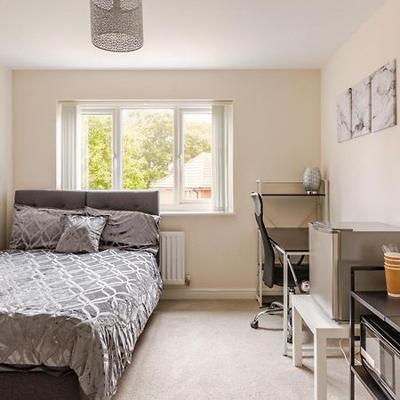 Large Double Room & Private Ensuite Bathroom, Badbury Park, Swindon, Near Great Western Hospital Ngoại thất bức ảnh