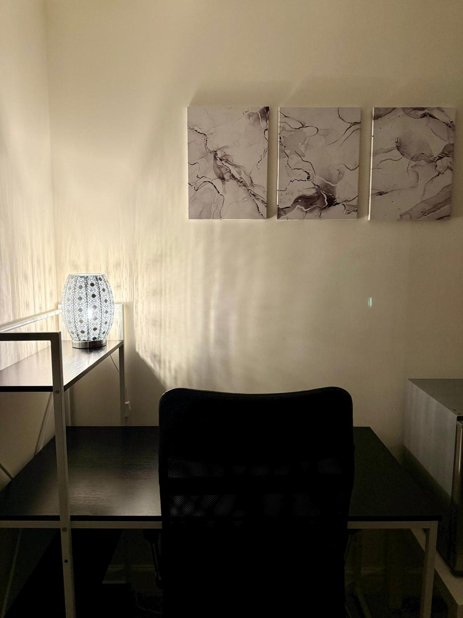 Large Double Room & Private Ensuite Bathroom, Badbury Park, Swindon, Near Great Western Hospital Ngoại thất bức ảnh