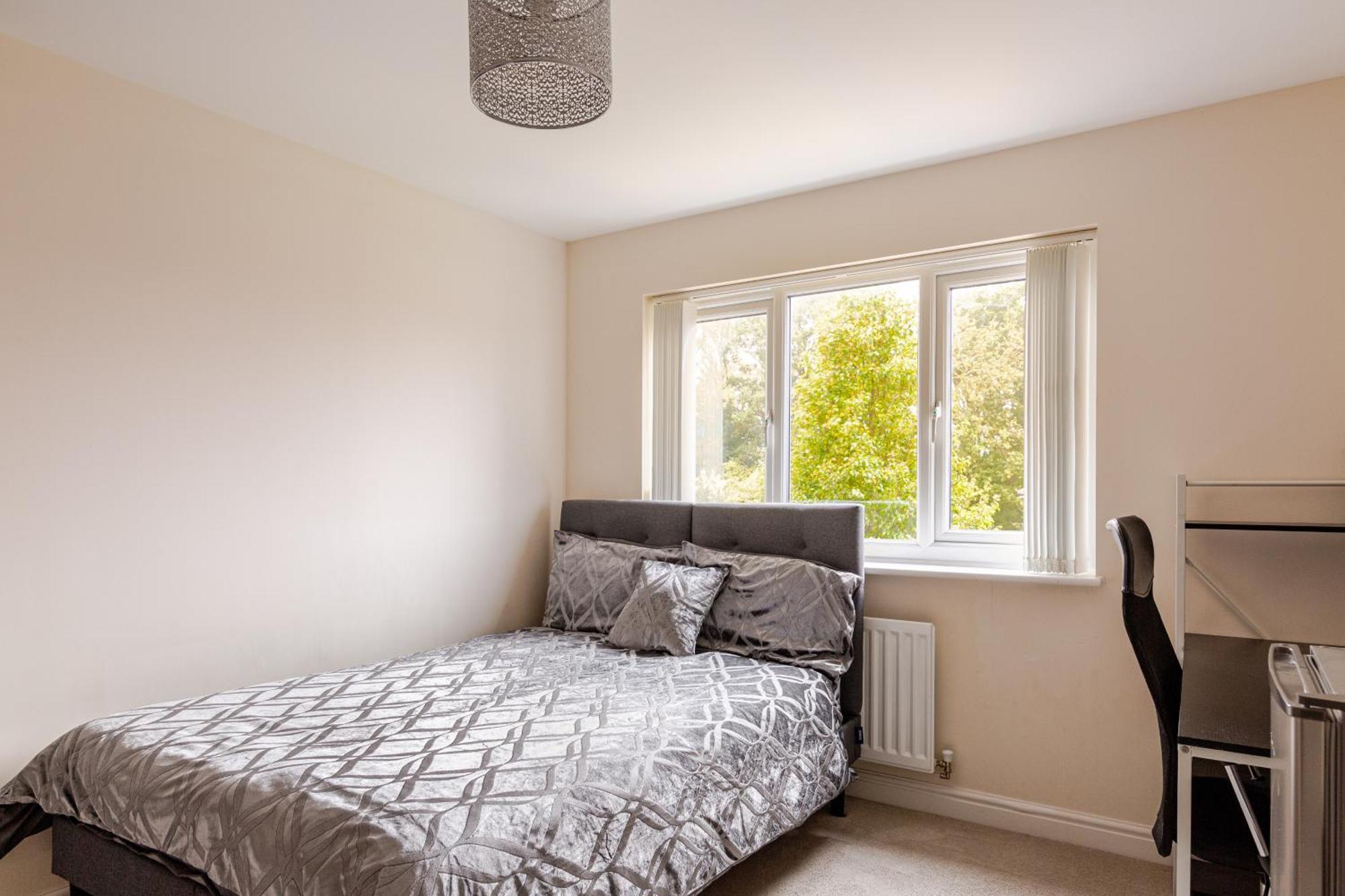 Large Double Room & Private Ensuite Bathroom, Badbury Park, Swindon, Near Great Western Hospital Ngoại thất bức ảnh