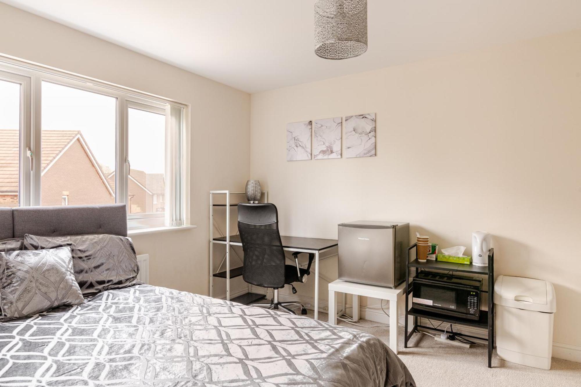 Large Double Room & Private Ensuite Bathroom, Badbury Park, Swindon, Near Great Western Hospital Ngoại thất bức ảnh